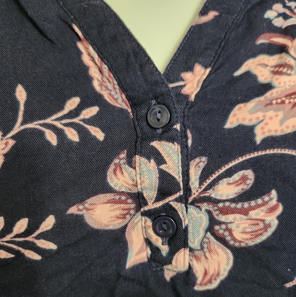 Blue Dip floral sleeveless‎ top size large - Picture 2 of 11